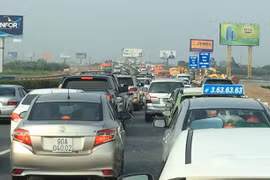 Phó Thủ tướng Trương Hòa Bình yêu cầu xả trạm thu phí nếu xảy ra ùn tắc giao thông kéo dài