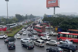 Cao tốc Cầu Giẽ- Ninh Bình liên tiếp tai nạn, ô tô ùn tắc xếp hàng dài 6 cây số