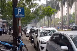 Hà Nội yêu cầu các điểm trông giữ xe phải triển khai “không tiền mặt”