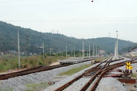 Đường sắt xin chuyển đầu máy, toa xe hết “đát” sang chạy tàu dân sinh