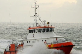 Kịp thời cứu sống 11 thuyền viên tàu chở hơn 4.500 tấn clinker bị chìm trên biển