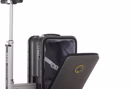 Hành khách sử dụng vali gắn pin đi máy bay cần lưu ý để không bị từ chối vận chuyển