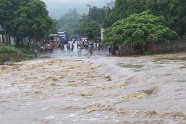 Mưa lũ dồn dập trong những tháng cuối năm, cảnh giác bão chồng bão