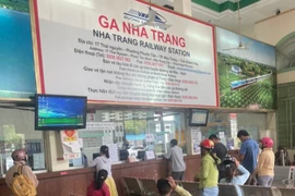 Vé tàu Bắc - Nam “cháy” sau vài tiếng mở bán, đường sắt lập thêm tàu mới