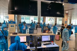 Các chuyến bay đưa người về Nội Bài từ vùng dịch giãn cách phải được Hà Nội đồng ý
