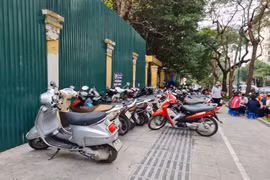 Bác đề xuất sử dụng vỉa hè để kinh doanh xuyên đêm của quận Hoàn Kiếm