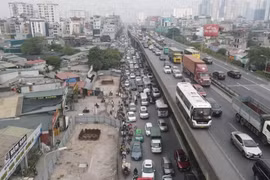 Tăng tốc thi công, sớm thu hẹp rào chắn trên đường Nguyễn Xiển