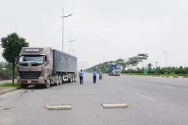 Từ chối đăng kiểm đối với xe đầu kéo “đột biến gen”