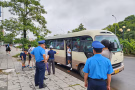 Nhiều xe đưa đón học sinh trường Newton không được cấp phép