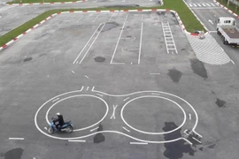 Người không biết đọc tiếng Việt sẽ thi bằng lái xe máy như thế nào?