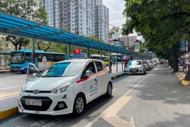 Xăng dầu liên tiếp lập đỉnh, vận tải “gồng mình” tính chuyện tăng cước bù chi phí