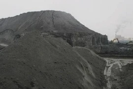 Tàu Bạch Đằng chở 1.500 tấn tro bay nhiệt điện Vĩnh Tân bị chìm ở Mũi Né