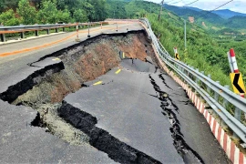 Dự kiến ngày mai thông xe đèo Khánh Lê 