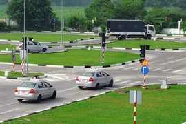 Hà Nội yêu cầu không đào tạo sát hạch lái xe khi mưa bão