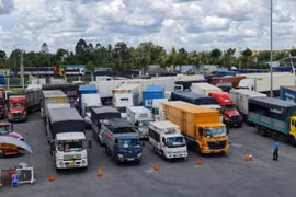 Mọi hàng hóa đều là thiết yếu, tất cả tuyến đường đều là luồng xanh