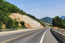 Cấp phép tạm thời cho kiểm lâm được đi xe máy vào cao tốc La Sơn- Hòa Liên