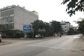 Cấm toàn bộ phương tiện lưu thông trên phố Việt Hưng trong 10 ngày