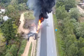 Xe chở dầu bốc cháy ngùn ngụt trên cao tốc Nội Bài- Lào Cai khiến 1 người tử vong