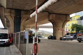 Hà Nội kiến nghị tiếp tục được sử dụng vỉa hè, lòng đường và gầm cầu cạn trông giữ phương tiện