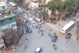 Xe taxi, xe hợp đồng bị cấm chạy một chiều giờ cao điểm trên phố Khâm Thiên từ 14-2