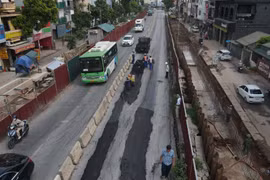 Tiếp tục rào đường Âu Cơ để thi công dự án hạ cốt mở rộng đường