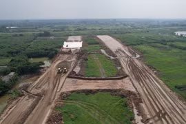 Đường song hành Vành đai 4- Vùng Thủ đô phải lùi tiến độ sang quý I-2026