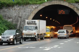 Phí qua trạm BOT hầm Hải Vân tăng mạnh, cao nhất 280.000 đồng/lượt xe