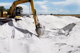 Đấu giá khai thác mỏ cát thạch anh ở Huế với giá khởi điểm 18 tỷ đồng