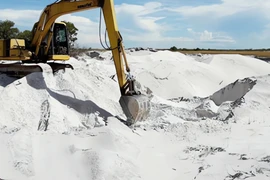 Đấu giá khai thác mỏ cát thạch anh ở Huế với giá khởi điểm 18 tỷ đồng