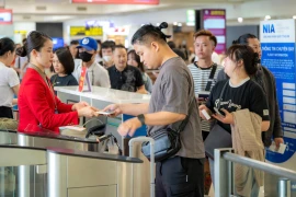 Dự kiến sân bay Nội Bài và Tân Sơn Nhất đón hơn 219.000 khách ngày hôm nay