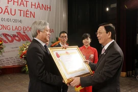 Báo Kinh tế & Đô thị đón nhận Huân chương Lao động hạng Ba