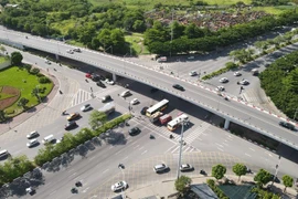 Rào chắn đường Đàm Quang Trung để thi công hầm chui Cổ Linh, phương tiện lưu ý