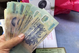 Nam hành khách bỏ quên tài sản trên tàu vui mừng được nhận lại