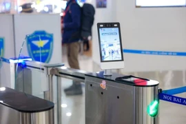 Sử dụng tài khoản định danh điện tử VNeID để làm thủ tục lên máy bay