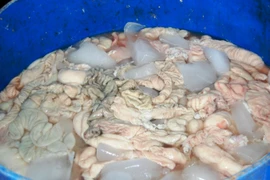 Gần 5 tạ nội tạng bẩn có giá 10.000 đồng/kg bị phát hiện trên đường tiêu thụ