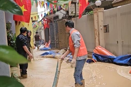 Phụ gia đào hầm metro Nhổn- Ga Hà Nội phun trào ào ào lên mặt đất