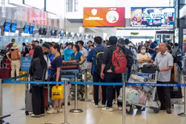 Hãng bay nào có tỷ lệ chậm chuyến cao nhất trong 10 tháng qua?