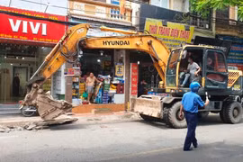 Cao điểm xử lý vi phạm chiếm dụng lòng đường, hè phố dịp nghỉ lễ 2-9