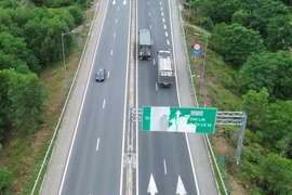 Vì sao chưa có đường dẫn vào cầu vượt cao tốc Đà Nẵng-Quảng Ngãi?