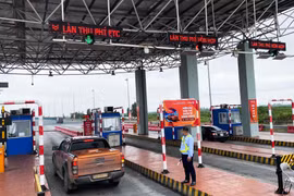 Hai tháng thu phí tự động không dừng, nhiều lỗi thẻ vẫn chưa dứt