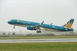 Vietnam Airlines nói gì về việc 4 tiếp viên bị bắt giữ vì nghi ngờ xách chất cấm về Việt Nam?