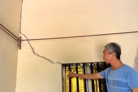 Phú Thọ: Tạm dừng khai thác cát với Công ty Tiến Nga để đánh giá sạt lở ở Ba Vì