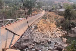 Bộ GTVT kiến nghị Thủ tướng chỉ đạo khởi tố vụ án lật cầu treo Chu Va 6