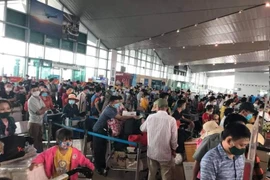 Cao điểm nghỉ lễ 30-4, gần 1 triệu khách qua ba sân bay lớn nhất nước