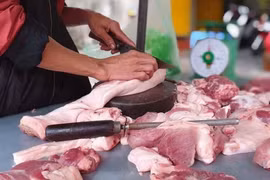 Giá thịt lợn tăng cao, Phó Thủ tướng yêu cầu kiểm soát trung gian