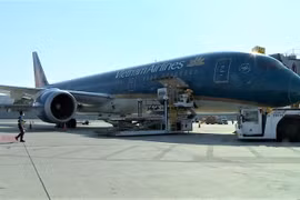 Hơn 6 tấn vật tư y tế của kiều bào tại Hoa Kỳ gửi về nước đã hạ cánh tại Nội Bài