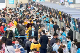 Gần 900.000 khách qua sân bay Nội Bài trong đợt Tết Quý Mão