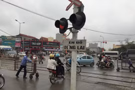 Bổ sung đầy đủ hệ thống tín hiệu tại 566 đường ngang giao cắt với đường sắt có gác