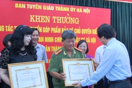 Khen thưởng đột xuất cho tập thể, cá nhân tuyên truyền về biển đảo