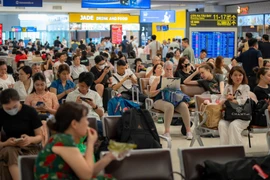 Càng gần Tết, nhu cầu mua vé máy bay càng cao, nhiều đường bay “cháy” vé